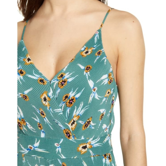 NWT 💫 ASTR the label | Teal Floral Plissé Jumpsuit | Size Small - Picture 2 of 6